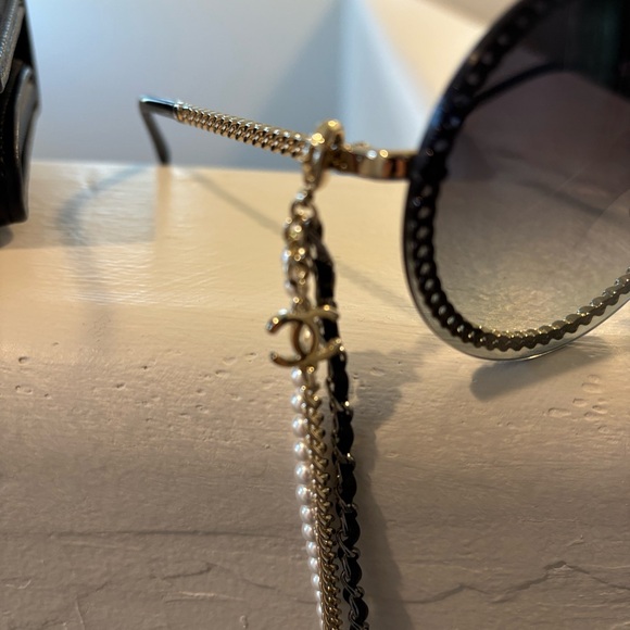 Chanel 4245 Round Sunglasses with Removable Pearl Chain and Case - Picture 3 of 5